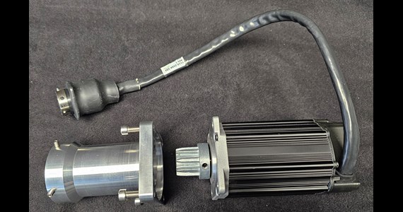 Teknic M 2331W servo motor kit